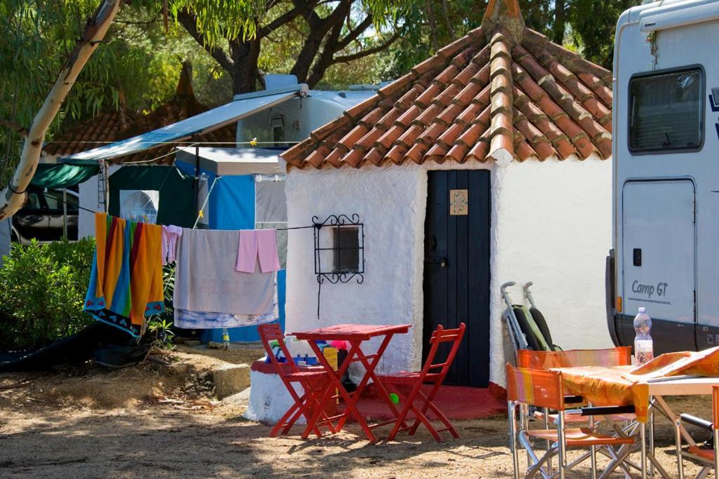 Camping Baia Saraceno 호텔 팔라우 객실 사진